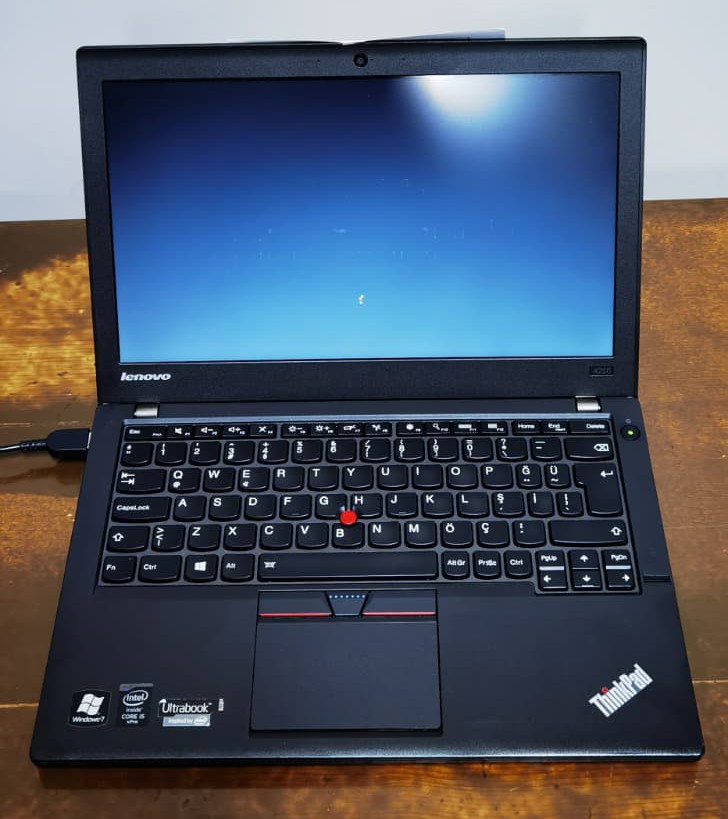 Lenovo Thinkpad X250 Intel İ5-5300U 8 Ram 128 SSD -AÇIKLAMAYI OKU-KUSURLU